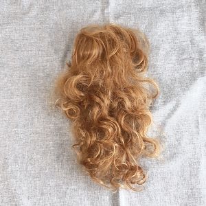 Accessories: pony tail.